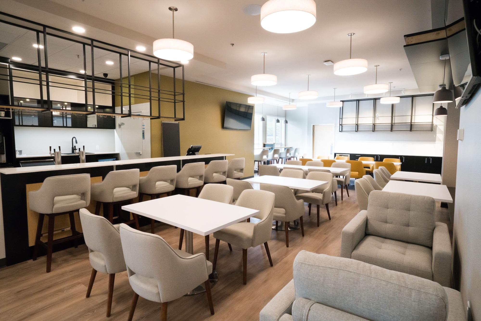 Park Inn By Radisson, Kelowna Extérieur photo