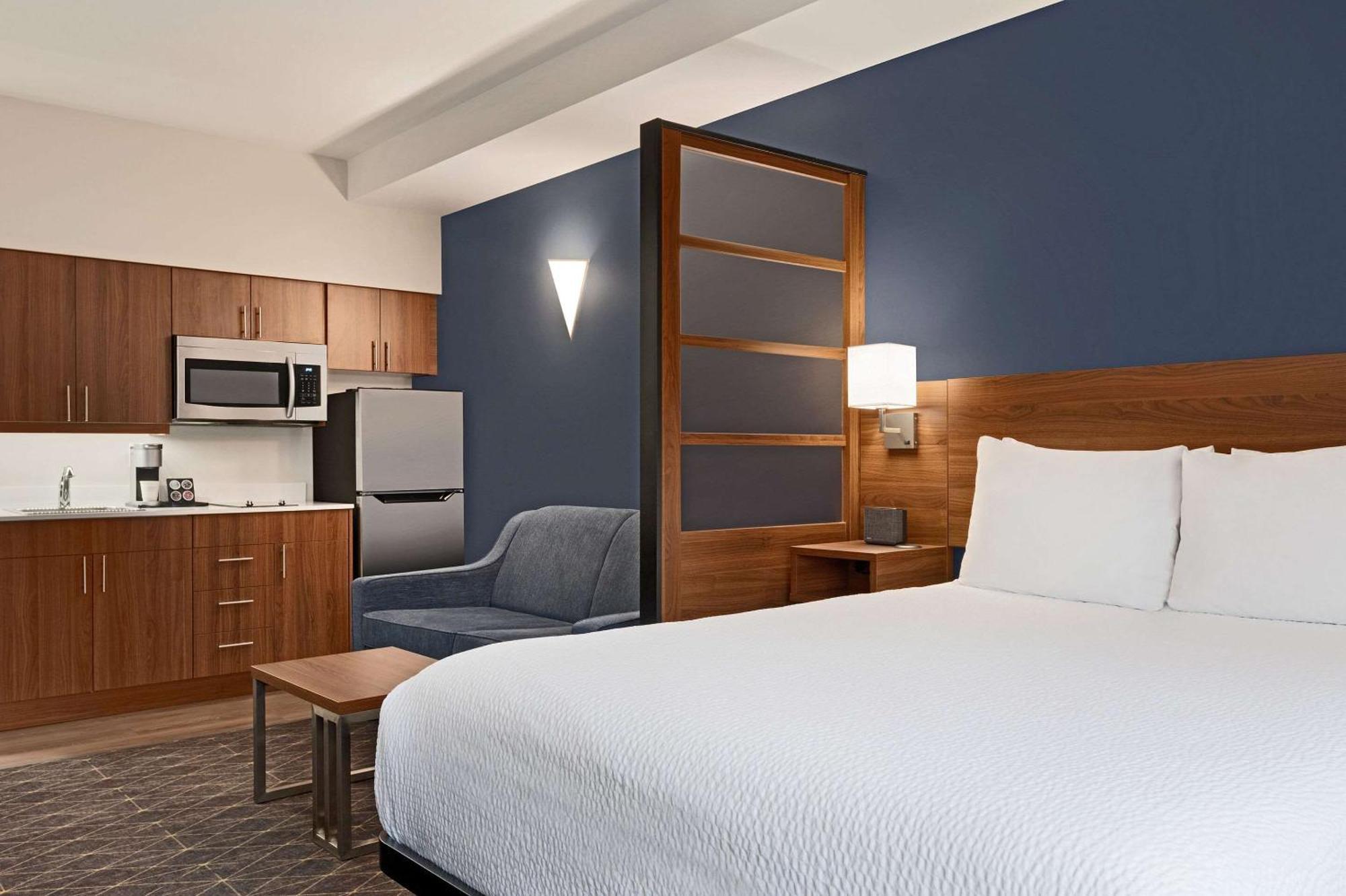 Park Inn By Radisson, Kelowna Extérieur photo