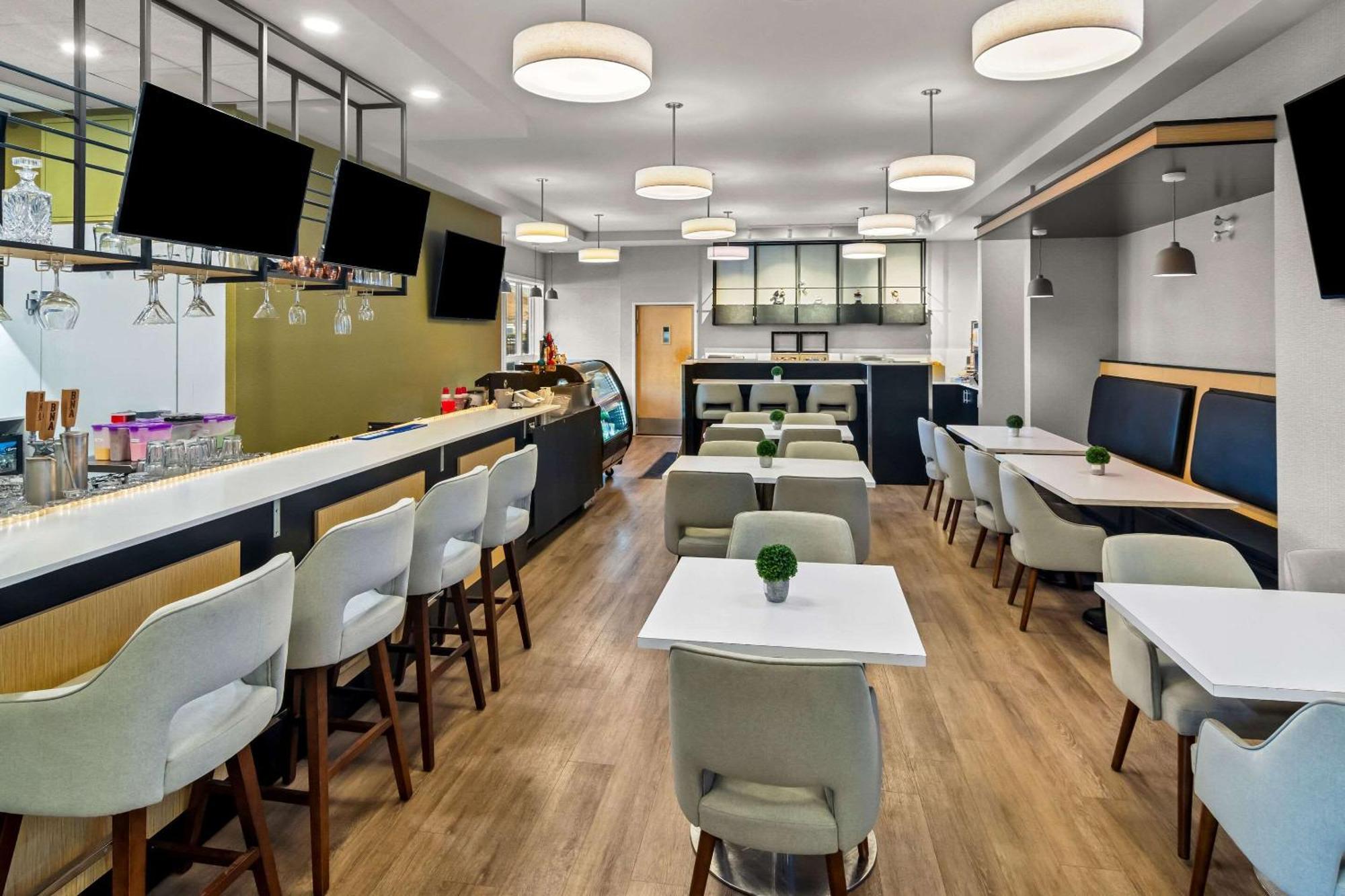 Park Inn By Radisson, Kelowna Extérieur photo
