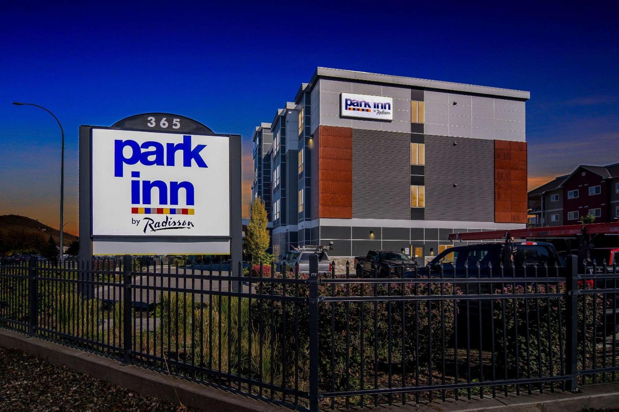 Park Inn By Radisson, Kelowna Extérieur photo