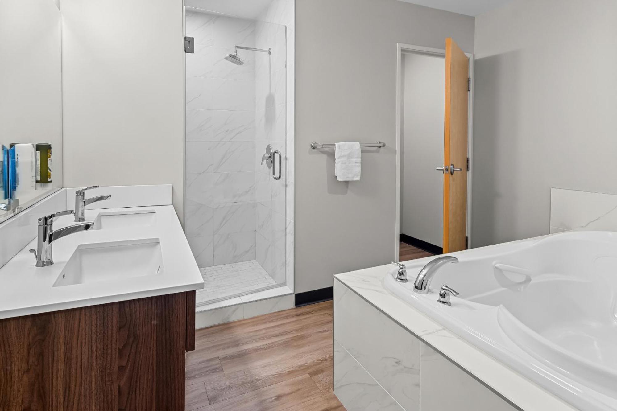 Park Inn By Radisson, Kelowna Extérieur photo