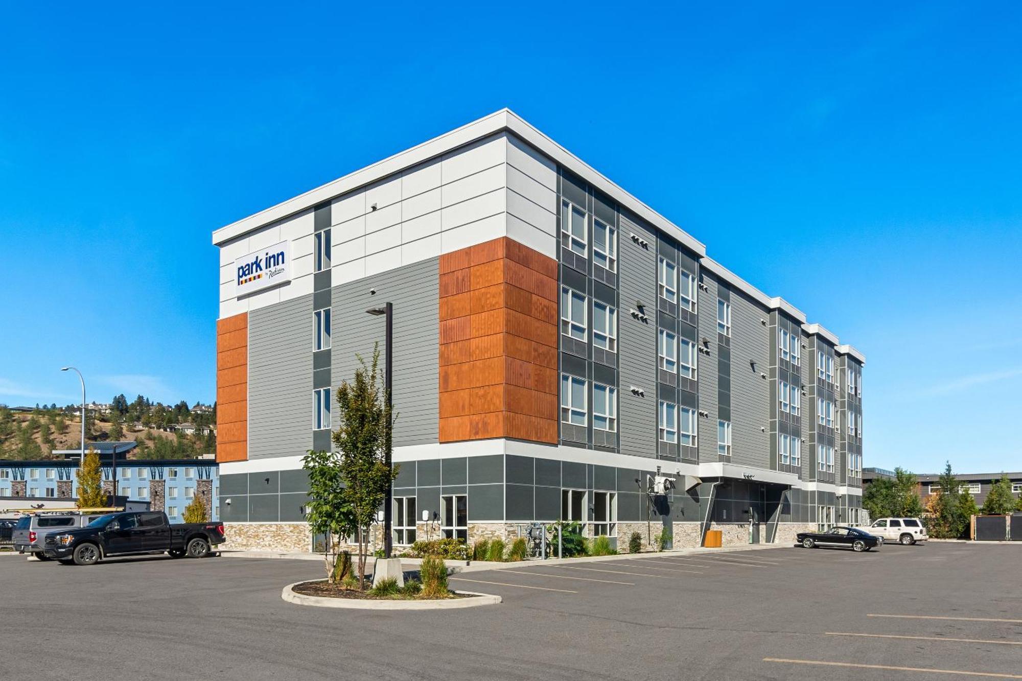 Park Inn By Radisson, Kelowna Extérieur photo